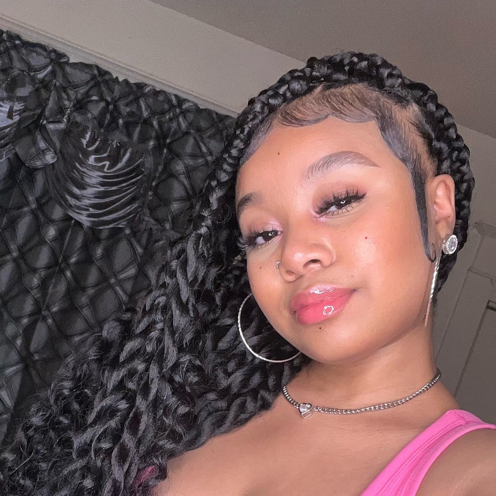 Meet your Posher, Latavia